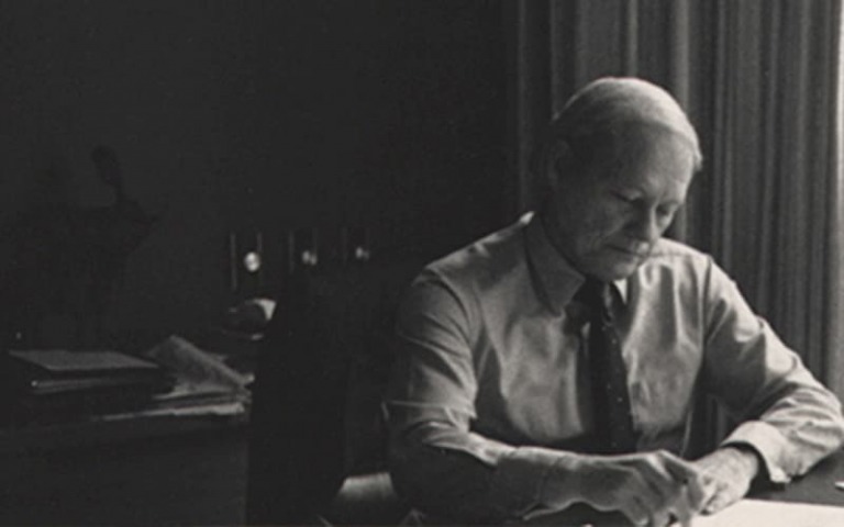 William O'neil chỉ cách giúp NĐT sống sốt trong khủng hoảng "Cứ bình tĩnh sống! Tôi chưa gặp người giàu có nào bi quan cả"