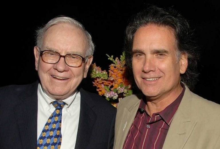 Con trai Warren Buffett: Cuộc sống đạm bạc và cách tiêu tiền thừa kế