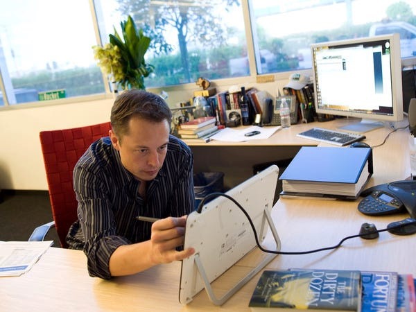 Elon Musk kiếm và tiêu khối tài sản 38,2 tỷ USD ra sao