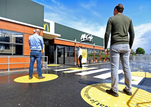 mcdonalds-thu-nghiem-thiet-ke-nha-hang-kieu-moi-de-chong-covid-19-happy-live-