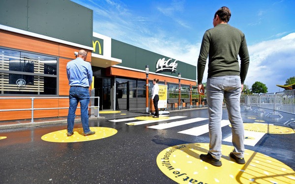 mcdonalds-thu-nghiem-thiet-ke-nha-hang-kieu-moi-de-chong-covid-19-happy-live-