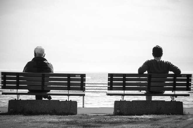 Nói với vị khách quá khổ 1 câu, người chủ vừa bán được giày, vừa giúp khách vui vẻ