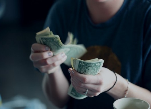 Sự khác biệt giữa việc đạt được tự do tài chính ở tuổi 30 và tuổi 50: Biến những đồng tiền vay nợ thành công cụ làm giàu