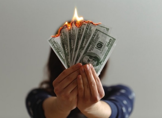 Sự khác biệt giữa việc đạt được tự do tài chính ở tuổi 30 và tuổi 50: Biến những đồng tiền vay nợ thành công cụ làm giàu