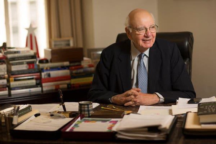 Vượt qua khủng hoảng với 2 cuốn sách Warren Buffett gợi ý