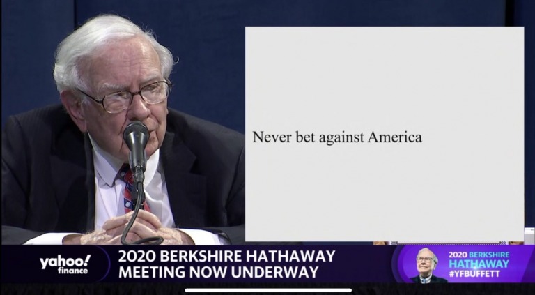Warren Buffett đang âm thầm đối phó với cuộc khủng hoảng “tồi tệ nhất 89 năm cuộc đời” như thế nào?