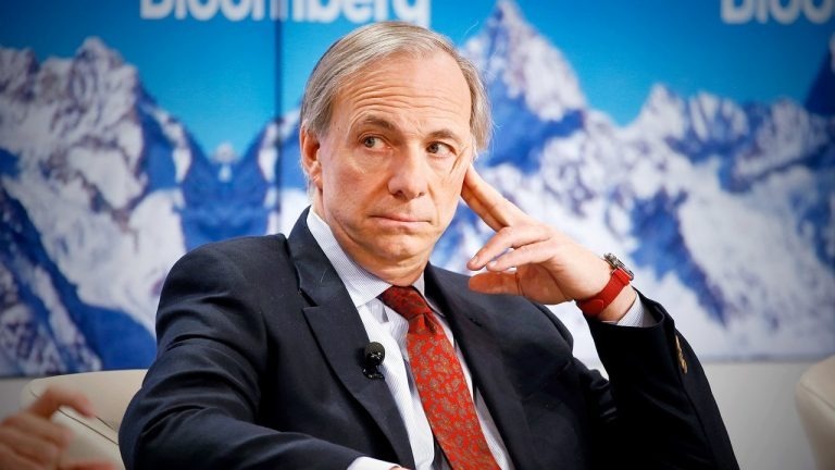 Tỷ phú tài chính Ray Dalio đã "phất lên" từ hai bàn tay trắng để làm nên đế chế trị giá 18 tỷ đô la như thế nào? Hãy xem bí quyết của ông là gì!
