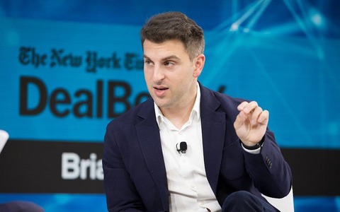 CEO Airbnb và bài học lãnh đạo thấm thía