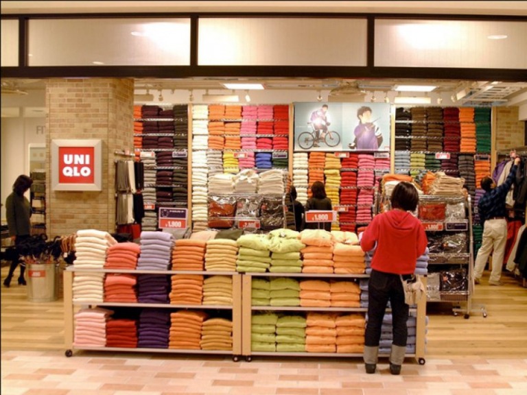 Cuộc đời 'cha đẻ' Uniqlo: Từ thanh niên bán quần áo phụ bố đến ông hoàng ngành bán lẻ và khối tài sản kếch xù
