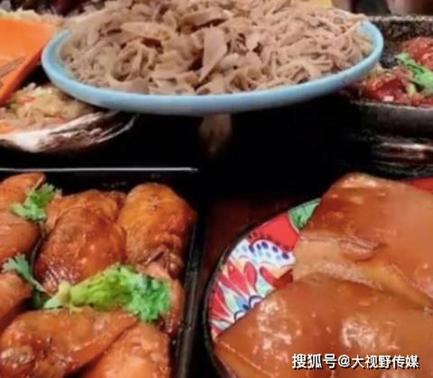 Ăn quá nhiều thịt khi quay mukbang kiếm tiền, mukbanger Trung Quốc tử vong sau 6 tháng theo nghề Ăn quá nhiều thịt khi quay mukbang kiếm tiền, mukbanger Trung Quốc tử vong sau 6 tháng theo nghề