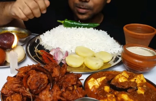 Ăn quá nhiều thịt khi quay mukbang kiếm tiền, mukbanger Trung Quốc tử vong sau 6 tháng theo nghề