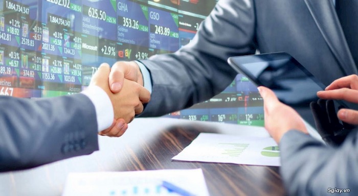 Chứng khoán Trung Quốc: Kề đỉnh cao là… vực sâu