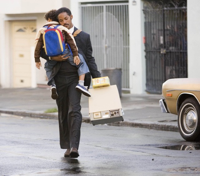 Hành trình mưu cầu hạnh phúc của Chris Gardner: Tuổi thơ bị bạo hành, “gà trống” nuôi con, vô gia cư nhưng không vô vọng, cuối cùng trở thành triệu phú nhờ môi giới chứng khoán