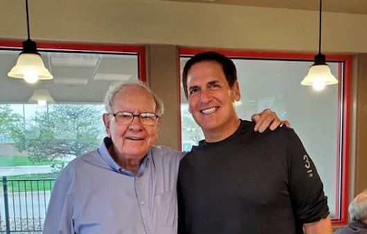 Tỉ phú Warren Buffett và tỉ phú Mark Cuban: Đầu tư thế nào khi thị trường bất ổn?
