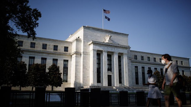 Fed hứa giữ nguyên lãi suất cận 0 tới năm 2023, chứng khoán Mỹ diễn biến trái chiều