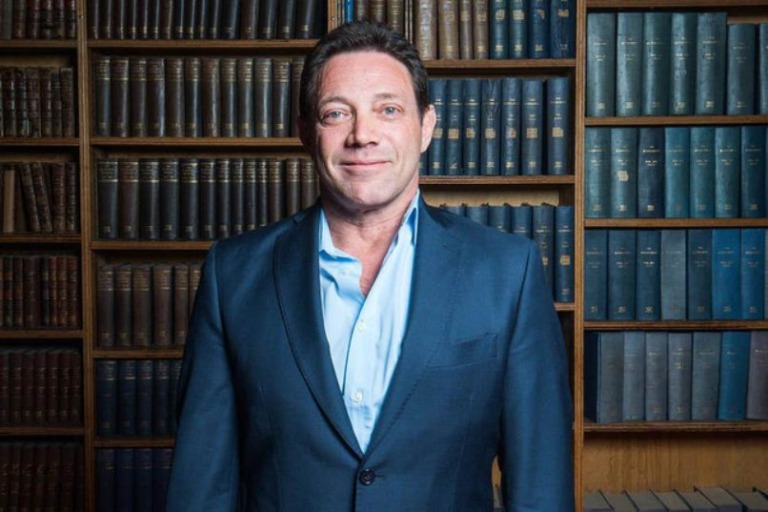 Kịch tính như cuộc đời của "Sói già phố Wall" Jordan Belfort: Khuấy đảo cả thị trường chứng khoán ở tuổi 27