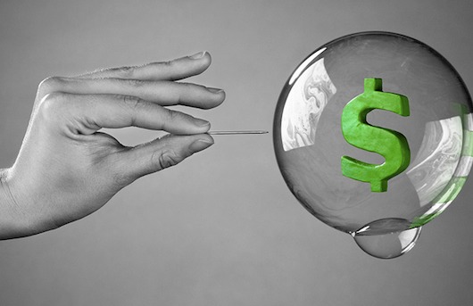 Nguy cơ sụp đổ thị trường chứng khoán ngày càng gia tăng, các nhà đầu tư có nên cẩn trọng?