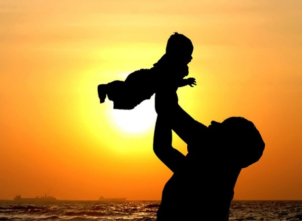 Cha không hoàn hảo nhưng luôn yêu con theo cách hoàn hảo nhất!