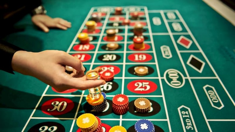 Tại sao chơi Casino và Short Trading (kinh doanh ngắn hạn) THẮNG rất "ÍT", THUA rất "ĐAU" ? 