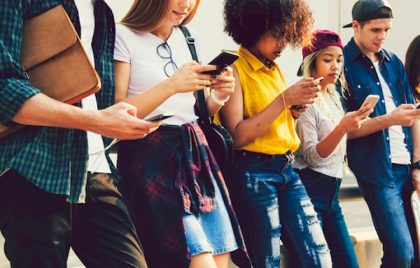 Gen Z: Kiếm tiền tỷ nhờ nghề Review “dạo”