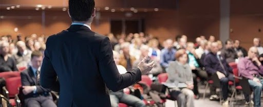 Lật tẩy 3 chiêu marketing cơ bản của các khoá học làm giàu: Vì sao giá vài chục triệu nhưng vẫn đông học viên?