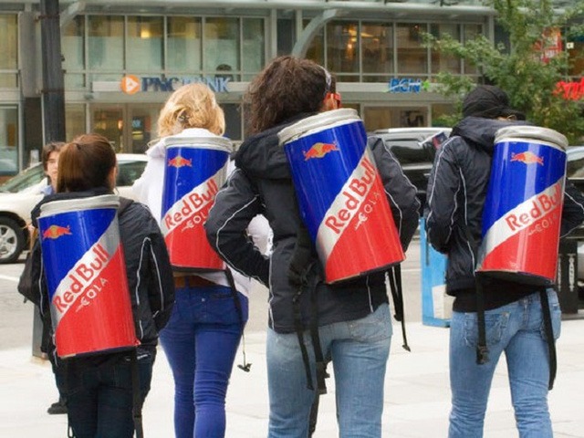 Trước khi bị người Thái tẩy chay, Red Bull trở thành thương hiệu nổi tiếng và tạo ra các tỷ phú như thế nào?