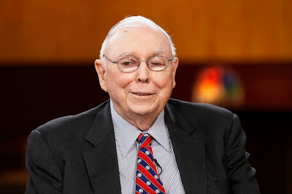 Charlie Munger: Kết cục thảm dành cho những nhà đầu tư chế nhạo "cánh tay phải" của Warren Buffett