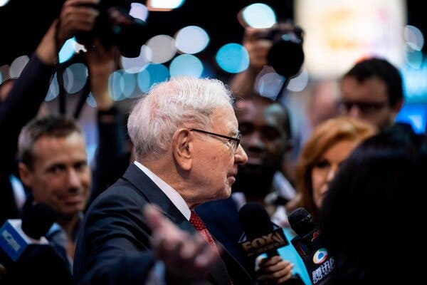 Charlie Munger: Từ cuộc đời sóng gió đến nhà đầu tư đại tài