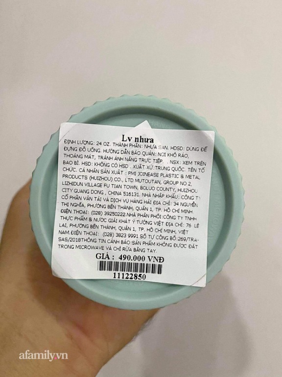 Hiện tượng ĐẦU CƠ ly Starbucks, giá tăng tăng 20 lần nhưng vẫn "cháy hàng"