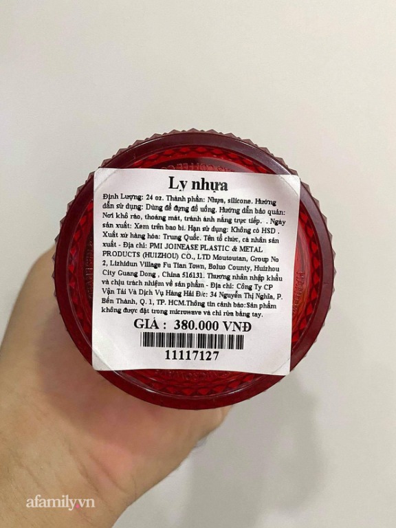 Hiện tượng ĐẦU CƠ ly Starbucks, giá tăng tăng 20 lần nhưng vẫn "cháy hàng"