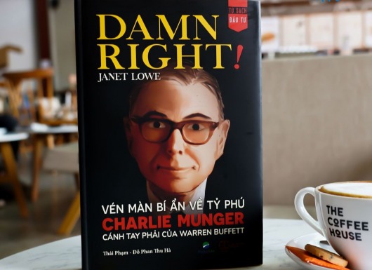 REVIEW DAMN RIGHT!: Giữa Charlie Munger và Warren Buffett, bạn chọn ai để “tầm sư học đạo”?