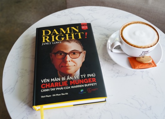 Review Damn Right: Sự thành công của Warren Buffett là nhờ Charlie Munger?