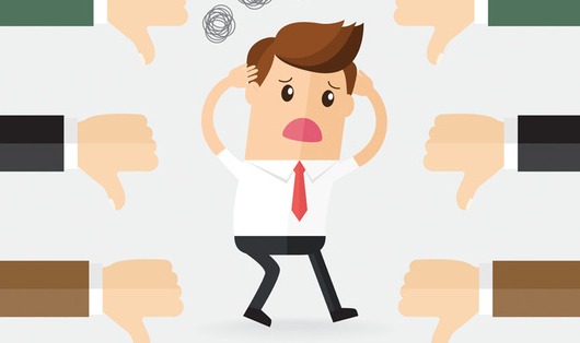 Phản hồi tiêu cực (Negative feedback) trong đầu tư là gì?