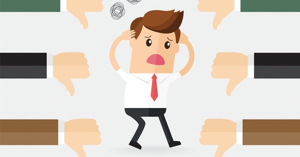 Phản hồi tiêu cực (Negative feedback) trong đầu tư là gì?