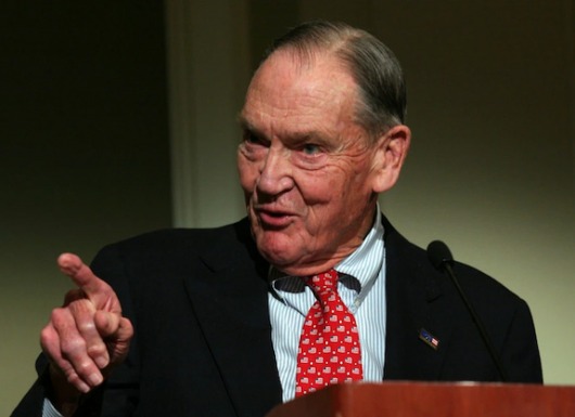 3 lời khuyên đầu tư vô giá từ John Bogle – người hùng của Warren Buffett