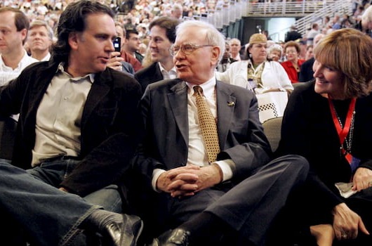 Warren Buffett: kiểu tóc 300.000 USD và bí quyết tích lũy 100 tỷ USD