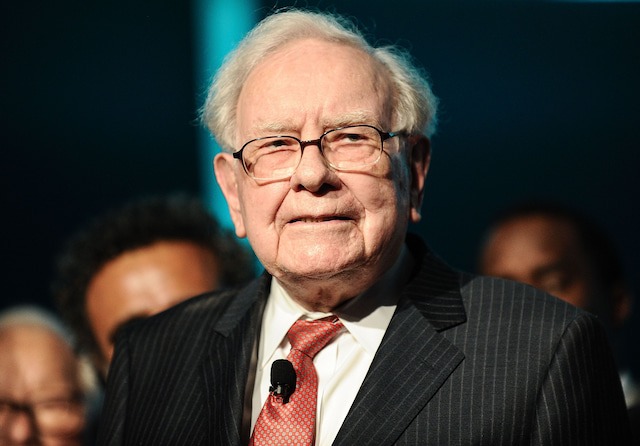 Warren Buffett cảnh báo nhà đầu tư không nên mua đi bán lại nhiều lần