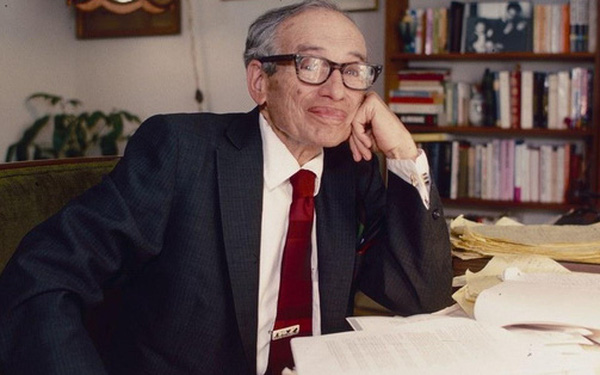 Bài học đầu tư giá trị từ người thầy Ben Graham mà Warren Buffett tôn thờ: Ký séc hàng triệu USD mỗi ngày nhưng dùng một chiếc tem dán phong bì cũng cần đắn đo