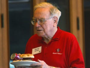 Bí mật sau thương vụ lớn nhất trong nhiều năm của Warren Buffett: Nghiên cứu suốt 60 năm và 'xuống tiền' chỉ sau 1 bữa tối