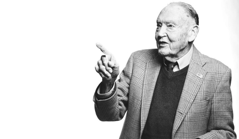 John Bogle: Hai kẻ thù lớn nhất của nhà đầu tư là CHI PHÍ và CẢM XÚC