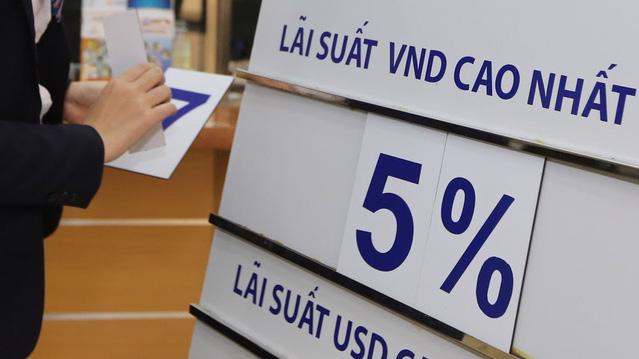 ngan-hang-tiep-tuc-tang-manh-lai-suat-tien-gui-ghi-nhan-moc-cao-moi-happy-live-1