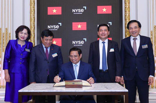 thu-tuong-lam-viec-tai-san-giao-dich-chung-khoan-lon-nhat-the-gioi-tai-new-york-happy-live-7