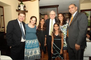 13 điều tuyệt vời tôi học được trong bữa trưa với Warren Buffett - HappyLive