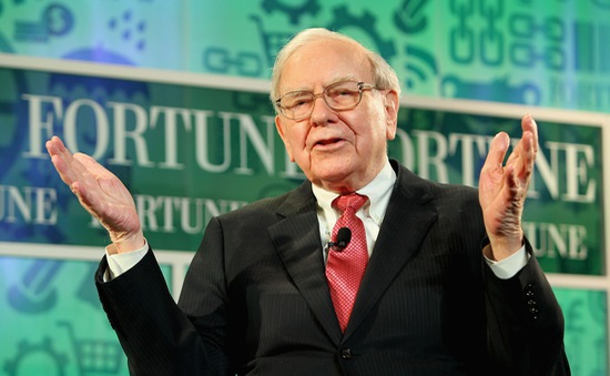 3-bai-hoc-dau-tu-duoc-tich-luy-tu-40-buc-thu-gui-co-dong-cua-warren-buffett-happy-live-1
