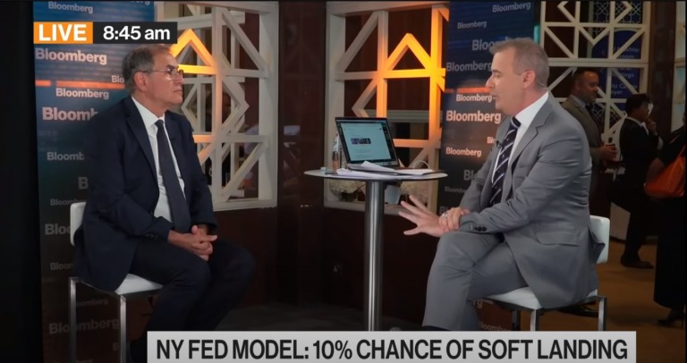 Nouriel Roubini: Nền kinh tế Mỹ đang tiến rất gần đến suy thoái
