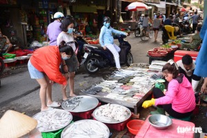 ‘Bão giá’ ngấm vào từng bữa ăn, đơn hàng