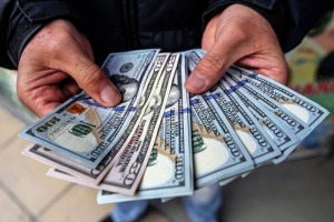 Fed đối mặt với lựa chọn khó khăn khi tăng lãi suất - HappyLive
