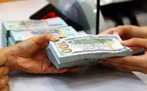 nhnn-tiep-tuc-nang-gia-ban-usd-ty-gia-tai-ngan-hang-vuot-moc-23-500-dong-happy-live-1