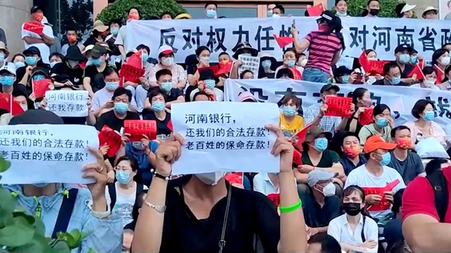 5-ngan-hang-trung-quoc-lua-hang-ty-usd-tien-gui-cua-khach-hang-happy-live-1