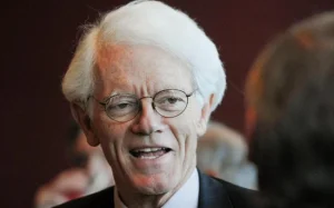 quy-tac-dau-tu-vang-peter-lynch-tao-ra-danh-muc-14-ty-usd-nho-chon-cach-tu-quyet-dinh-van-menh-cua-minh-happy-live-1